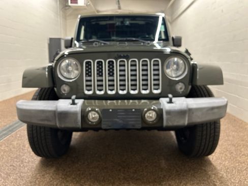 Used 2016 Jeep Wrangler Unlimited Sahara w/ Dual Top Group AWD/4WD image 6