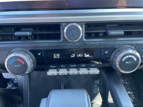 Certified 2024 Toyota Tacoma TRD Off-Road AWD/4WD image 15
