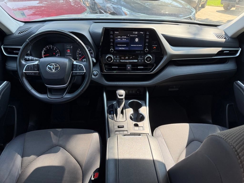 Used 2022 Toyota Highlander LE AWD/4WD image 14