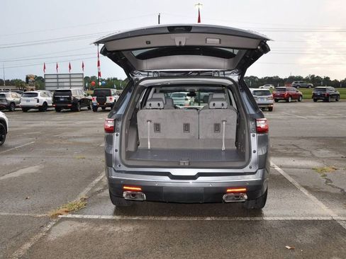 Used 2020 Chevrolet Traverse Premier image 23