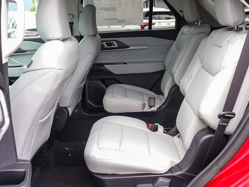 New 2026 Ford Explorer Platinum w/ LUX Leather Package AWD/4WD image 17