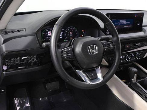 Used 2025 Honda Accord Touring image 11