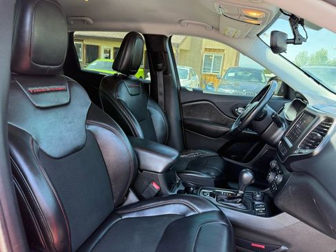 Used 2019 Jeep Cherokee Trailhawk w/ Trailer Tow Group image 29