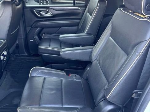 Used 2024 GMC Yukon XL SLT w/ SLT Luxury Package AWD/4WD image 9