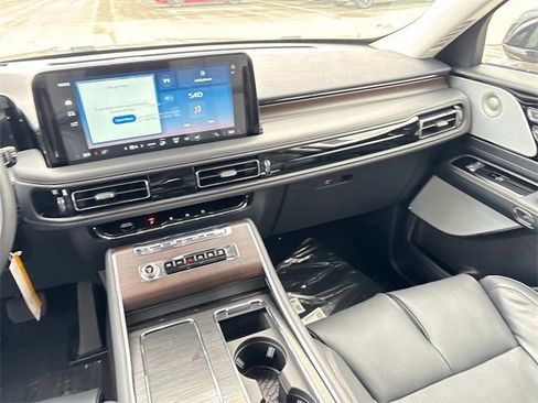 New 2025 Lincoln Aviator Reserve w/ Equipment Group 201A image 16