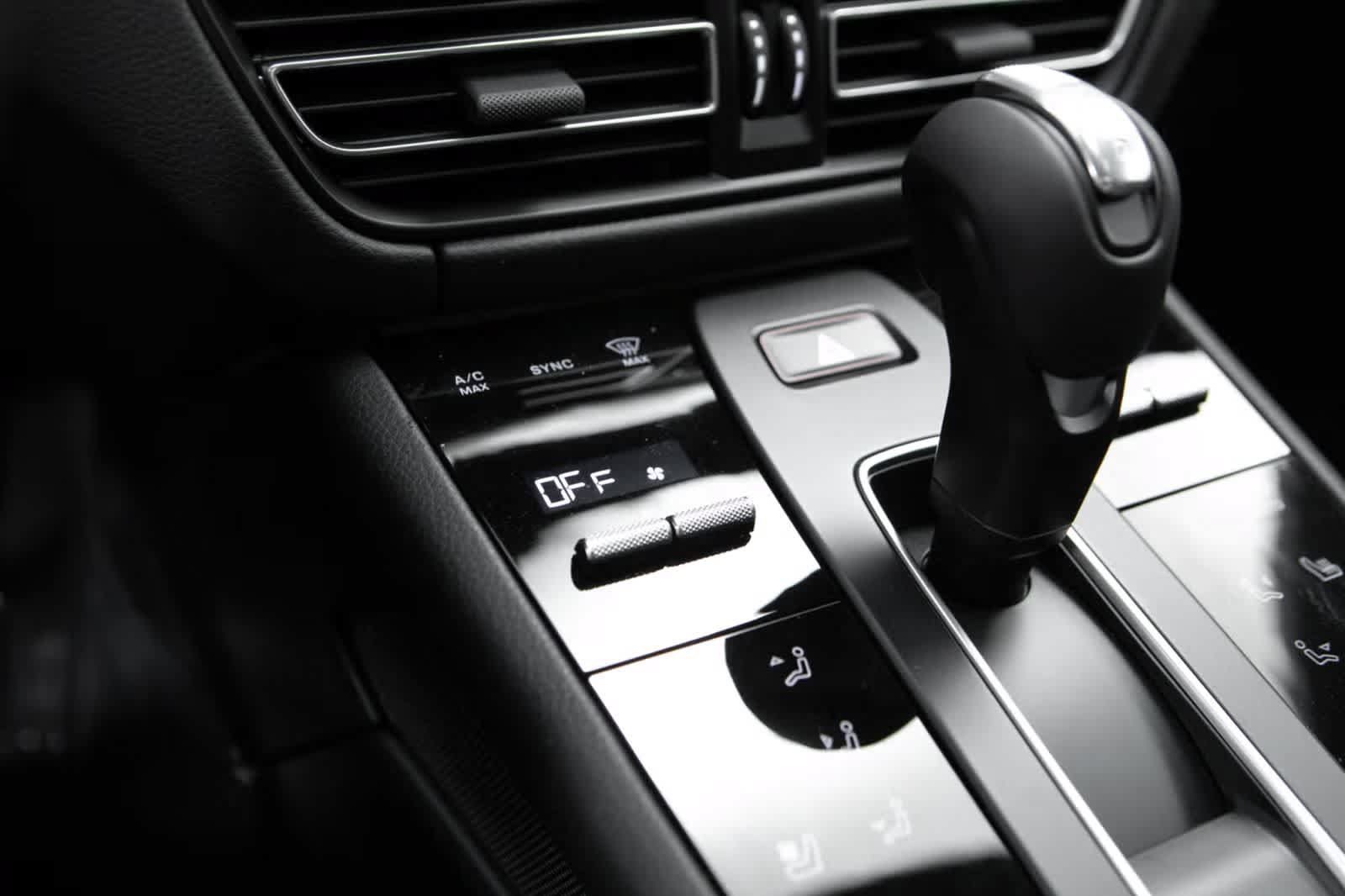 Certified 2026 Porsche Macan S AWD/4WD image 28