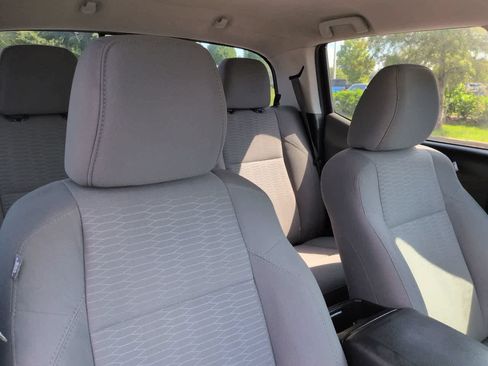 Used 2018 Toyota Tacoma SR5 AWD/4WD image 7