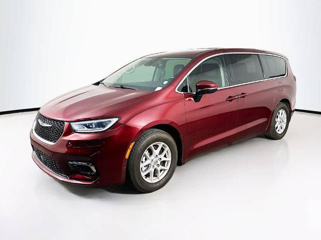 Used 2023 Chrysler Pacifica Touring-L FWD image 1