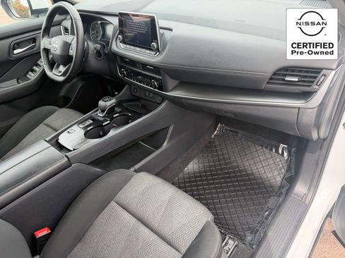 Certified 2025 Nissan Rogue SV FWD image 11
