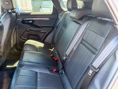 Used 2023 Land Rover Range Rover Evoque R-Dynamic S AWD/4WD image 17