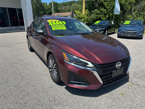 Used 2025 Nissan Altima 2.5 SV FWD image 7