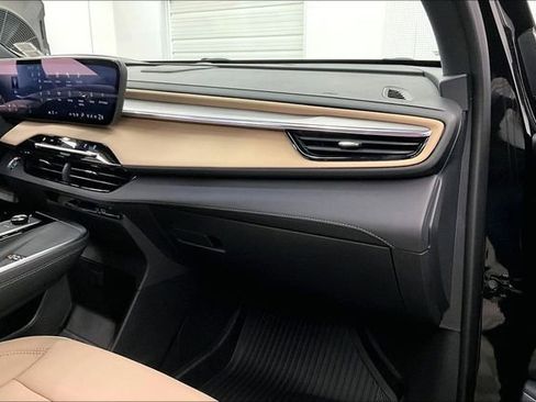 Used 2025 Buick Enclave Preferred w/ Power Package image 16