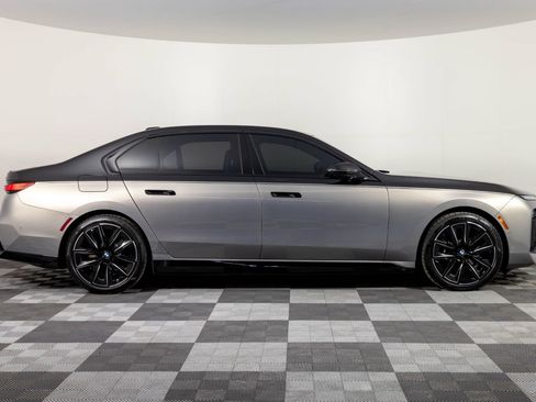 Used 2023 BMW i7 xDrive60 AWD/4WD image 9