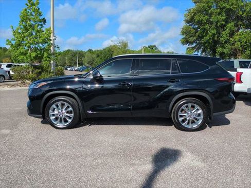 Certified 2026 Toyota Highlander Limited AWD/4WD image 3