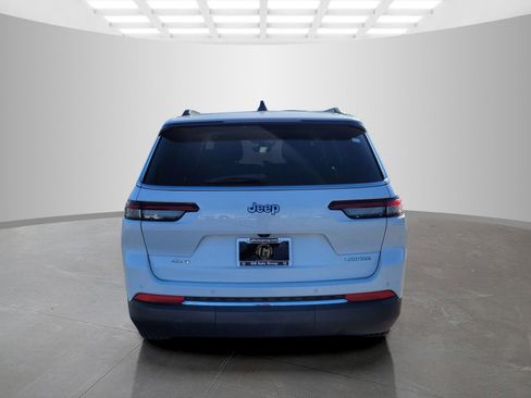 Used 2023 Jeep Grand Cherokee L Laredo image 5