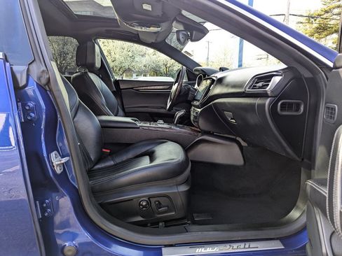 Used 2019 Maserati Ghibli S Q4 AWD/4WD image 32