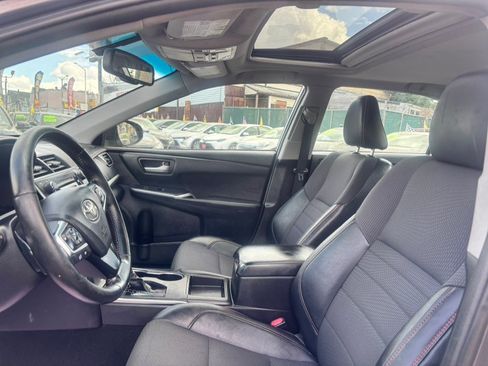 Used 2016 Toyota Camry SE w/ Moonroof Package FWD image 17