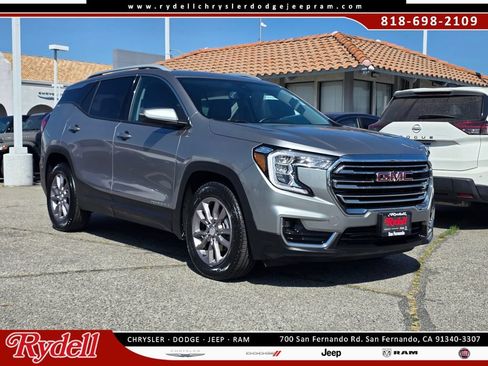 Used 2024 GMC Terrain SLT FWD image 1