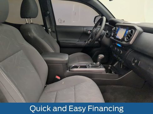 Used 2016 Toyota Tacoma TRD Sport image 16