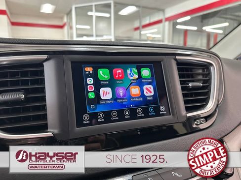 Used 2020 Chrysler Pacifica Touring-L FWD image 24