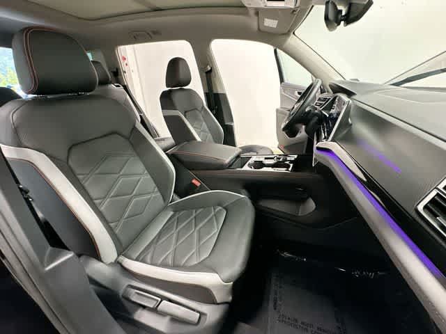 Used 2025 Volkswagen Atlas Peak Edition SE AWD/4WD image 22