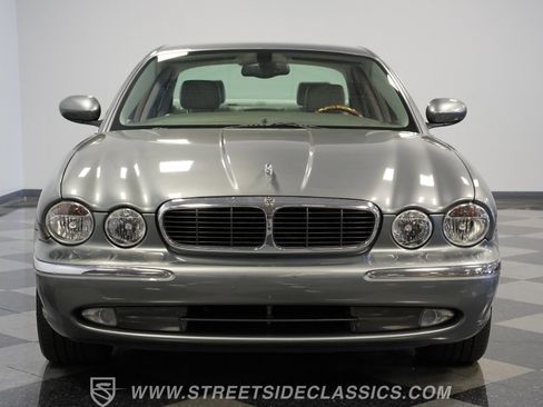 Used 2004 Jaguar XJ8 image 17