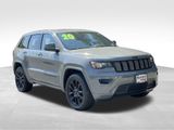 Used 2020 Jeep Grand Cherokee Altitude image 3