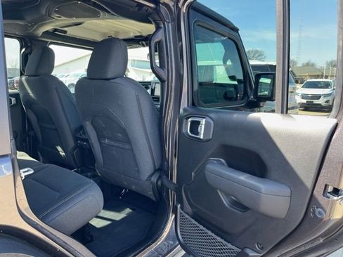 Used 2024 Jeep Wrangler Sport S image 19