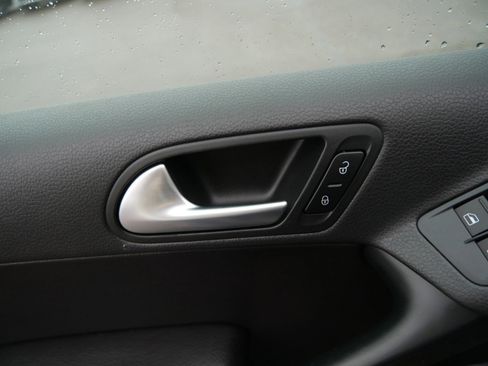 Used 2016 Volkswagen Tiguan S image 17