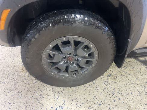 Used 2023 Nissan Frontier PRO-4X w/ Pro-4X Premium Package AWD/4WD image 9