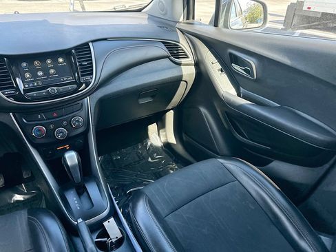 Used 2018 Chevrolet Trax LT w/ LT Convenience Package FWD image 21