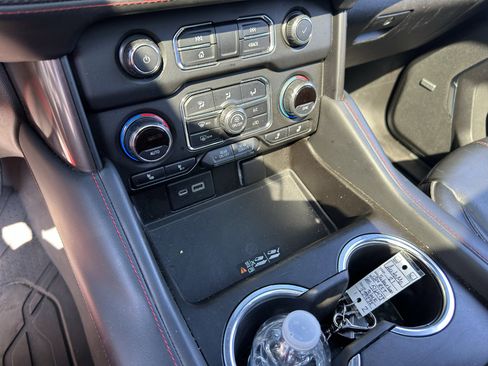 Used 2021 Chevrolet Suburban RST w/ Luxury Package image 29