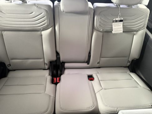 Certified 2026 Ford Expedition Max Platinum w/ Platinum Ultimate Package AWD/4WD image 17