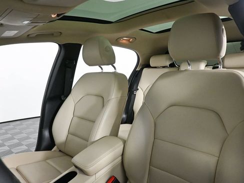 Certified 2020 Mercedes-Benz GLA 250 4MATIC image 5