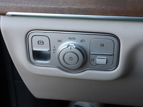 Used 2022 Mercedes-Benz GLS 450 4MATIC image 16