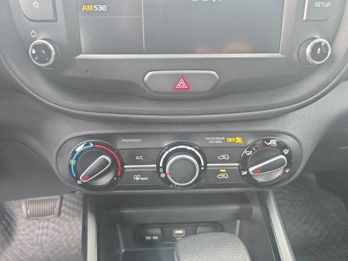 Used 2025 Kia Soul LX w/ LX Technology Package FWD image 26