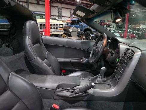 Used 2007 Chevrolet Corvette Coupe w/ Performance Package RWD image 39