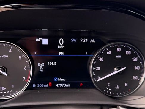 Certified 2022 Buick Envision Avenir w/ Technology Package II image 11