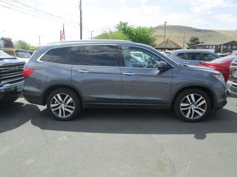 Used 2017 Honda Pilot Touring image 2