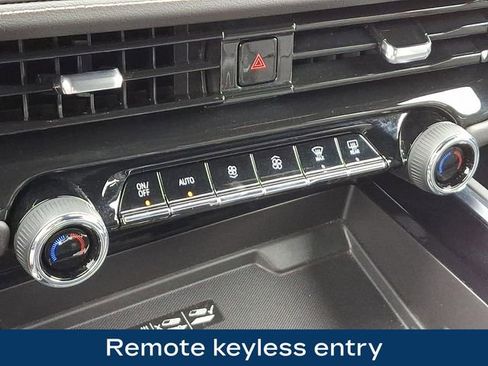 Used 2025 Chevrolet Tahoe Premier AWD/4WD image 14