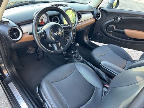 Used 2013 MINI Cooper Hardtop image 2