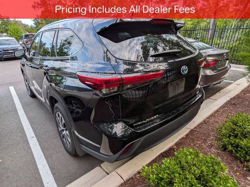 Used 2021 Toyota Highlander XLE AWD/4WD image 5