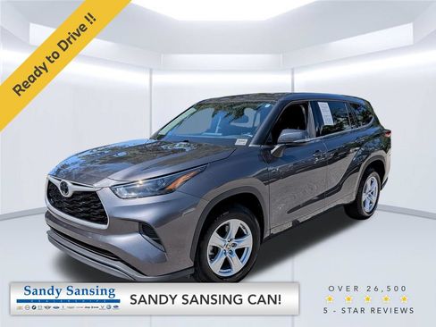 Used 2022 Toyota Highlander L FWD image 1