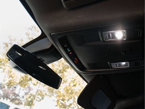 Used 2022 Chevrolet Suburban LS RWD image 22