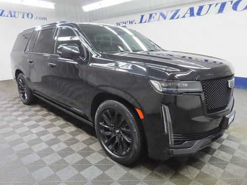 Used 2023 Cadillac Escalade ESV Sport image 3