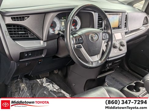 Certified 2019 Toyota Sienna SE w/ SE Preferred Package image 16