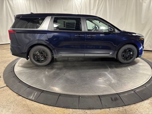 New 2026 Kia Carnival FWD image 9