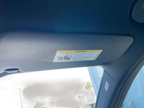 Used 2019 Mercedes-Benz GLC 300 4MATIC image 20