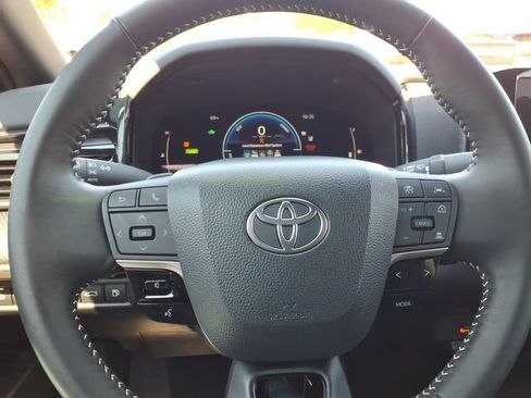 Used 2025 Toyota Camry SE FWD image 21