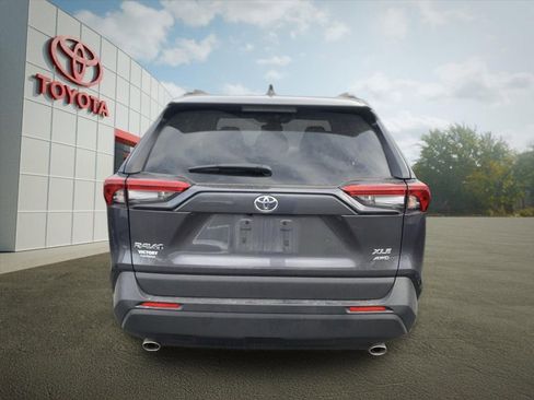 Used 2025 Toyota RAV4 XLE w/ Convenience Package image 3